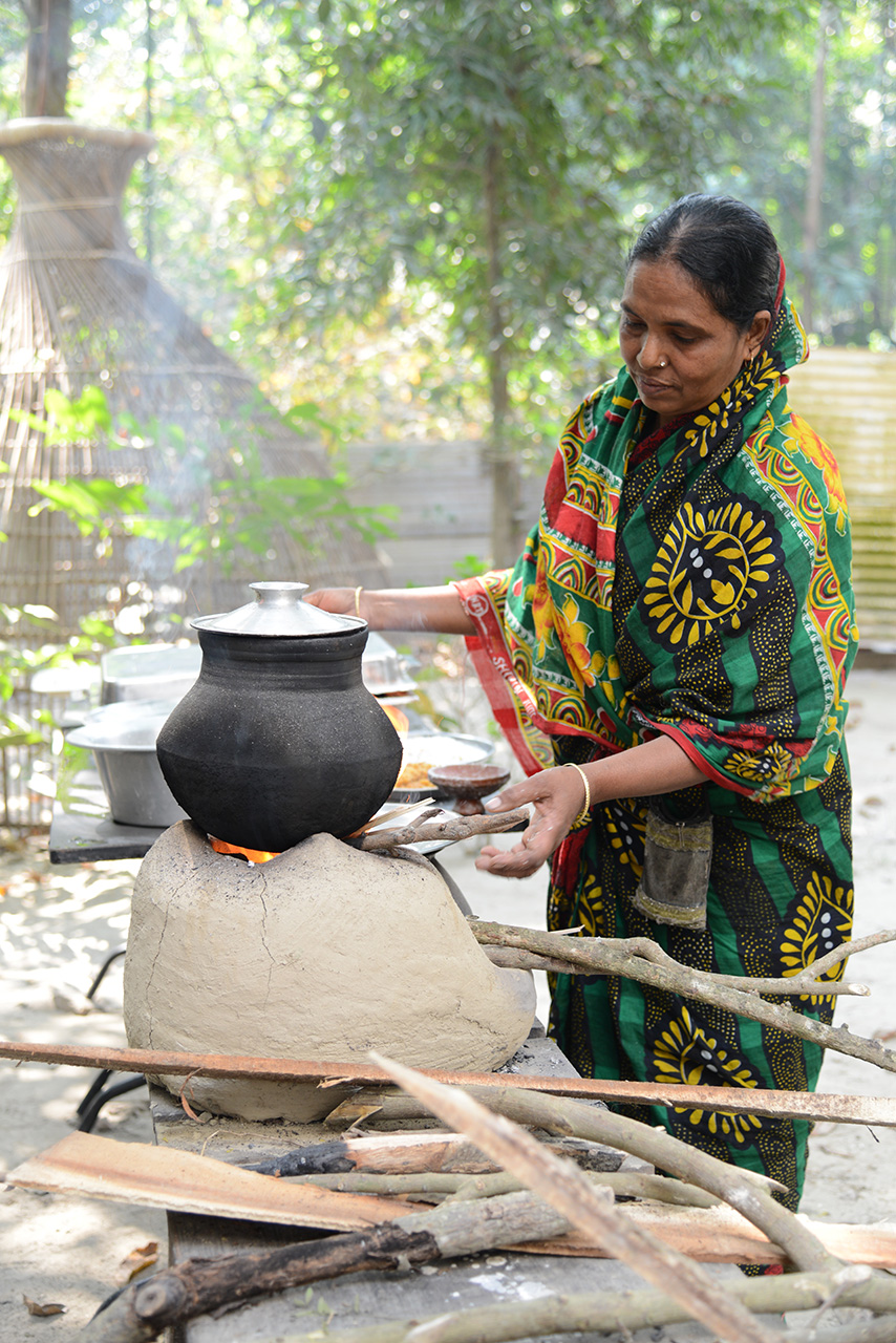 バパピタを焼く女性